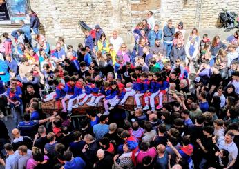 Prima domenica di Maggio: i Ceri scendono dal Monte Ingino per raggiungere la sala dell’Arengo nel Palazzo dei Consoli