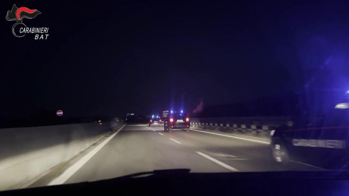 Scene da Fast and Furious tra Umbria e Marche: Carabinieri inseguono Audi A3 “RS” con targa clonata