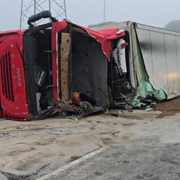 Tragico incidente stradale a Collestrada: un morto e un ferito