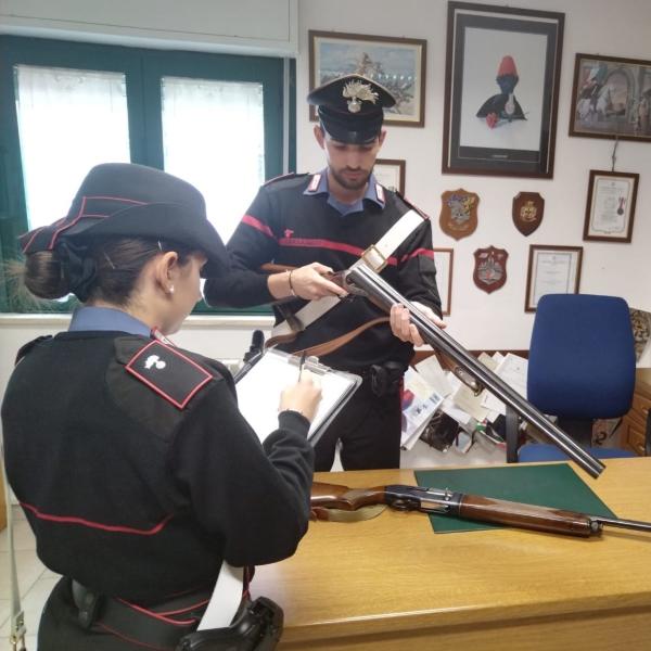 Teneva abusivamente due fucili in cantina: denunciato un uomo di Monteleone di Spoleto