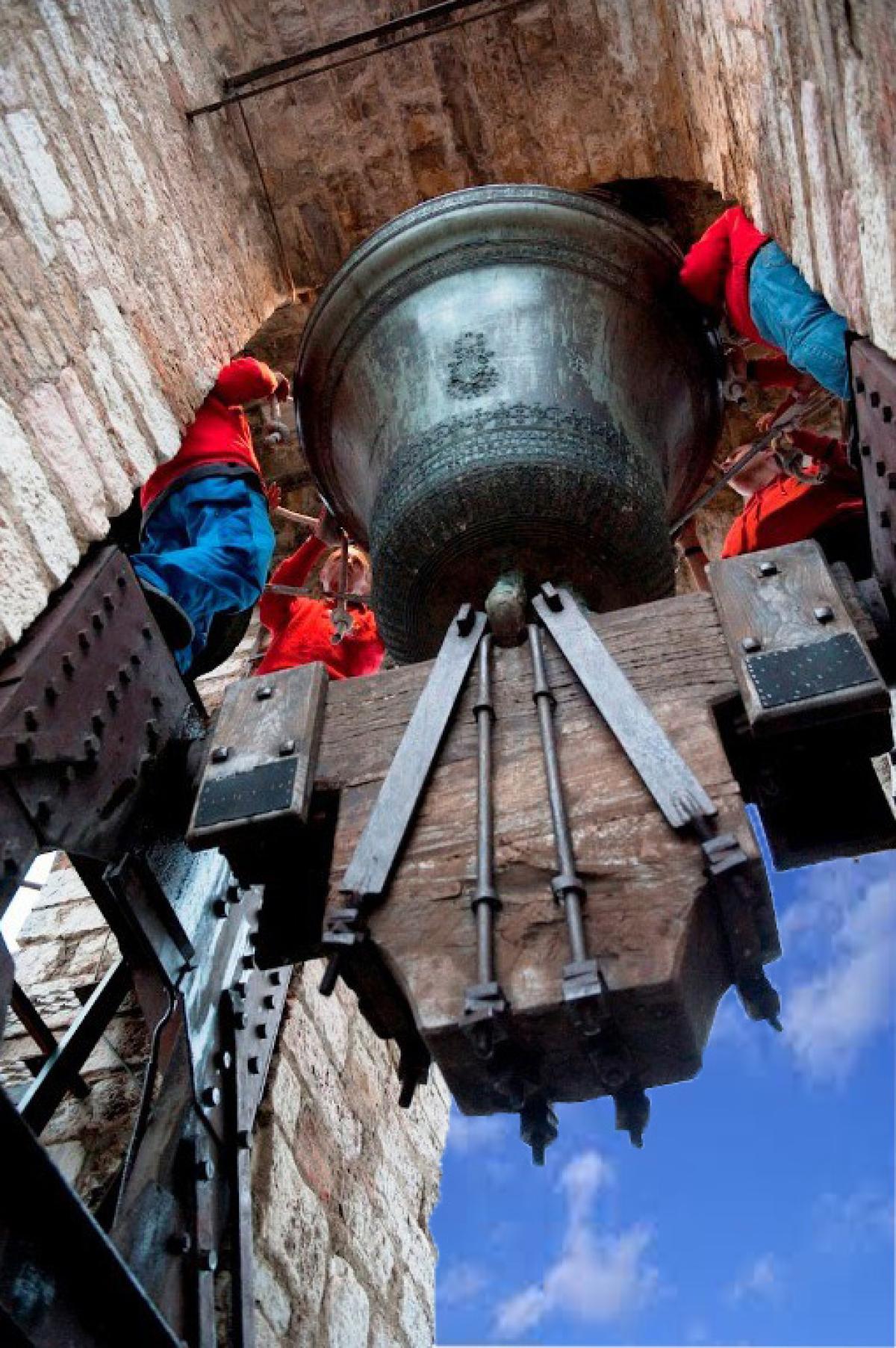 Il Campanone di Gubbio suona in ricordo della Breccia di Porta Pia: storia e identità civica