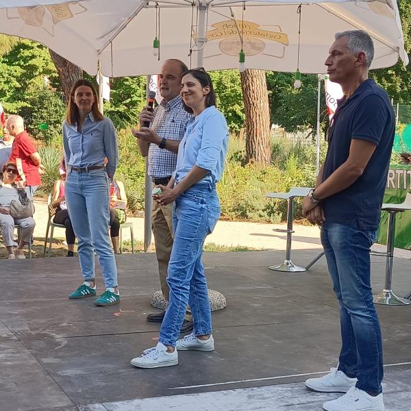 Elly Schlein ricomincia da tre a Terni: festa de l’Unità, campagna per le regionali e lotta a Meloni