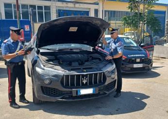 Va dai Carabinieri con una Maserati e viene denunciata