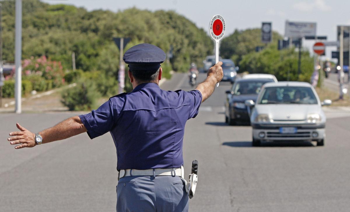 Perugia, non si ferma a un posto di blocco e prende una multa salatissima da 6500 euro