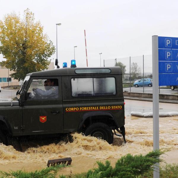 Maltempo in Umbria, allagamenti e smottamenti: domani allerta gialla