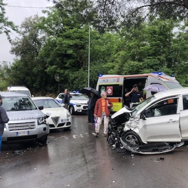 Ennesimo incidente a Casaglia: un tratto viario maledetto