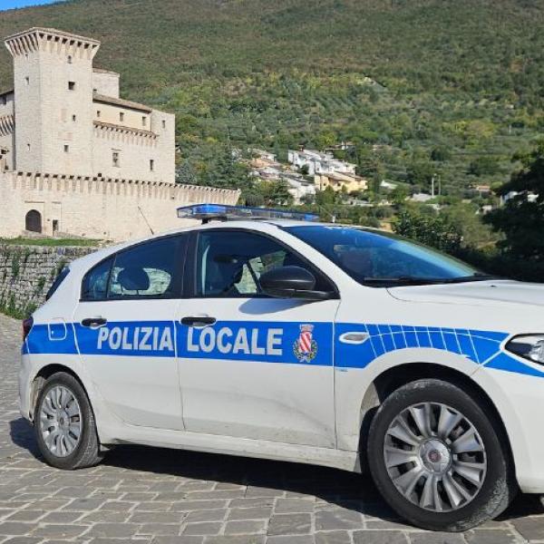 Preso il rider del Teatro Romano. Intercettato e fermato dalla Polizia Municipale di Gualdo Tadino