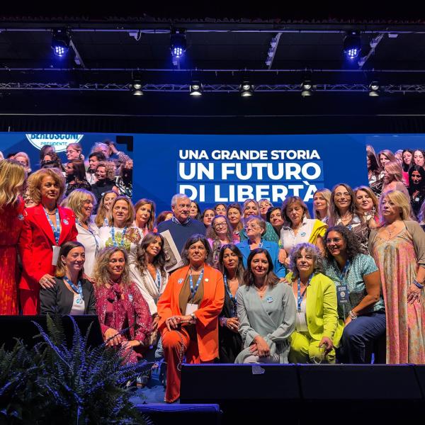 Lotta al cancro, Azzurro Donna Umbria: “Bene il contributo della Regione ai malati oncologici per l’acquisto di parrucche”