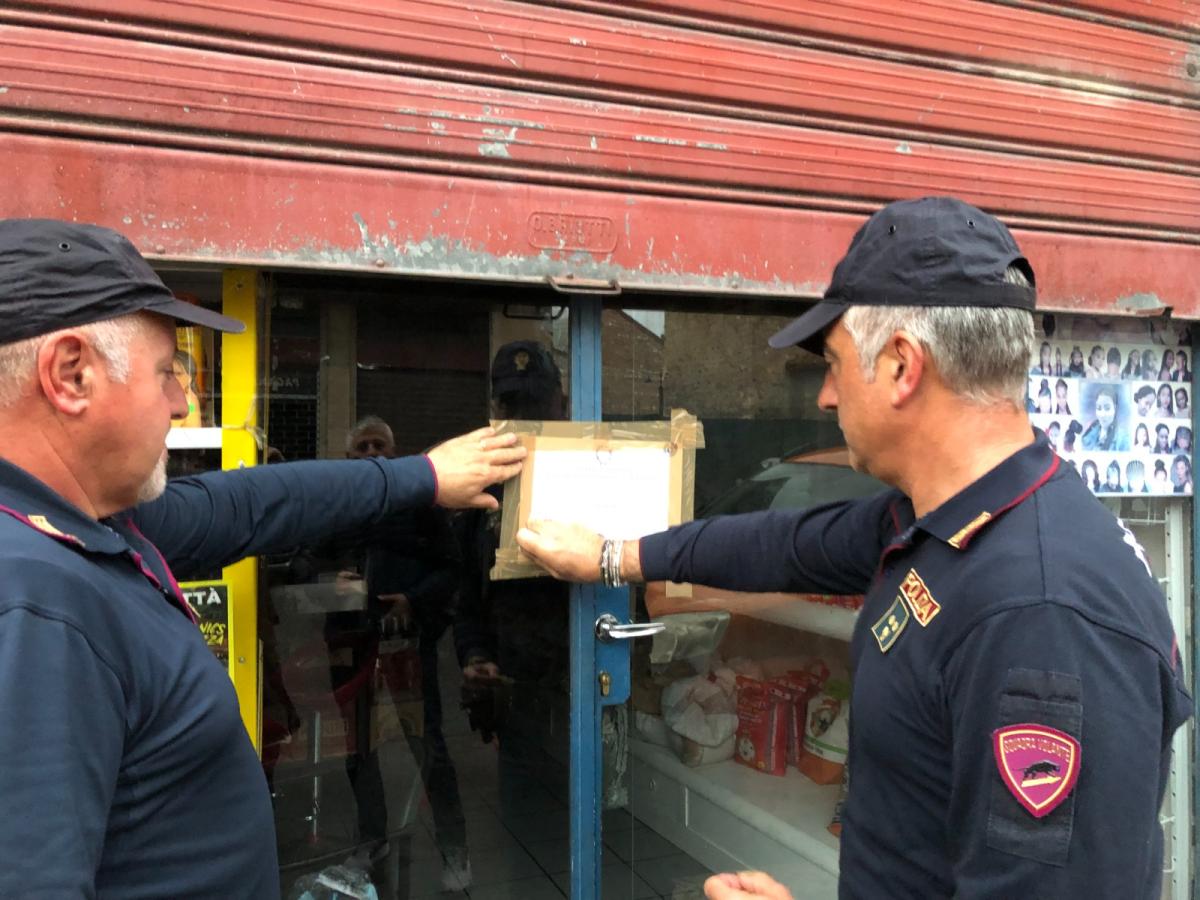 Terni, minimarket etnico chiuso per 15 giorni: il provvedimento della questura