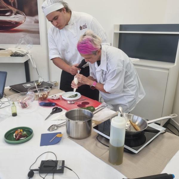 Academy Asiago Dop approda ad Assisi, con la lezione speciale di chef Bowerman all’Alberghiero