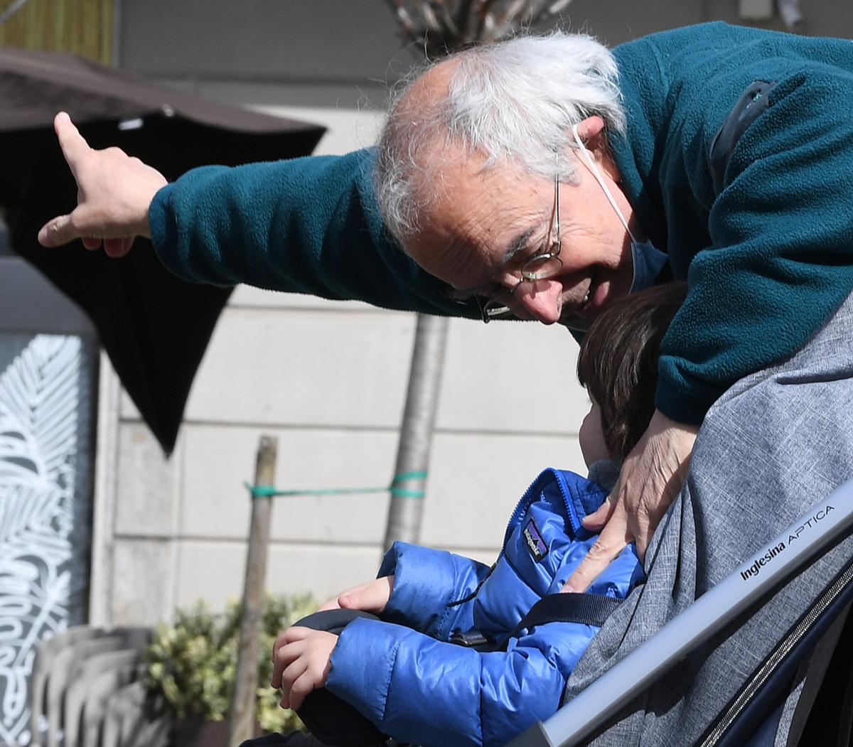 Dalla bocciofila ai banchi di scuola, a Città di Castello i nonni fanno da tutor agli studenti