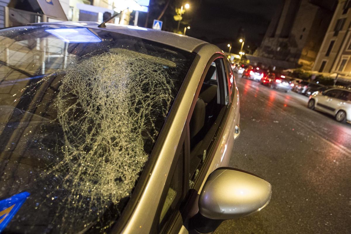 Vandali in azione a Gubbio: auto e furgoni danneggiati nella notte