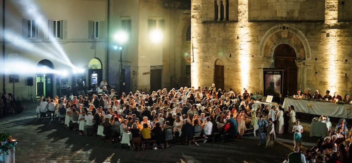 La Gaita San Giorgio scende in pista per il banchetto medievale di Bevagna