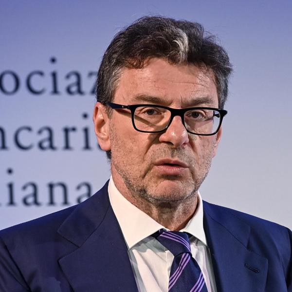 Autonomia, Giorgetti: “Le tasse resteranno invariate”. Ma in Umbria le opposizioni fanno battaglia