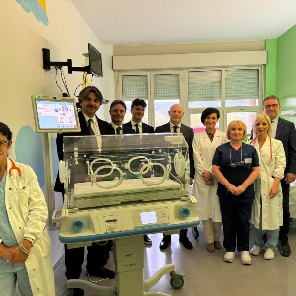 Ospedale di Orvieto, al reparto di Pediatria donate incubatrice neonatale e presidio per ventilazione