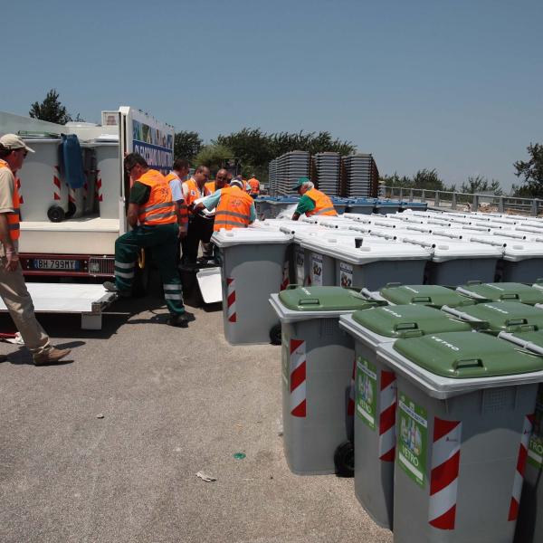 Umbria, altra stangata rifiuti: nel 2024 la bolletta cresce dal 5% al 9%