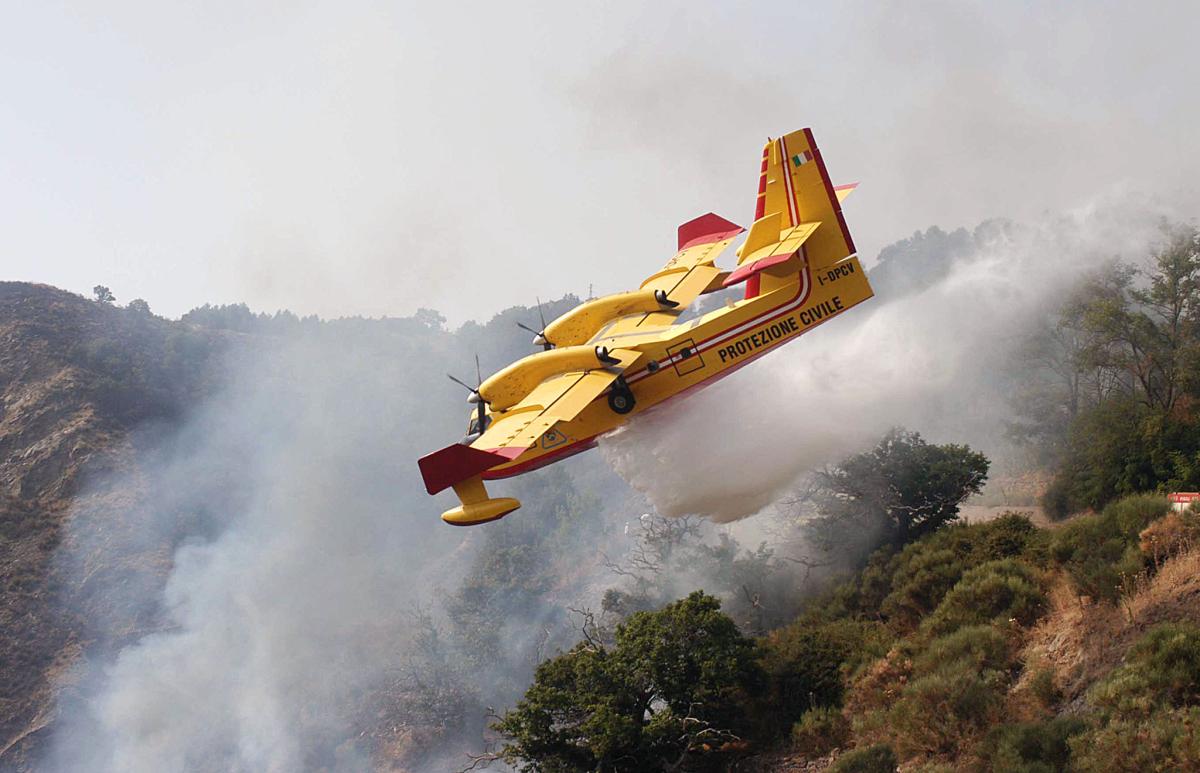 Con caldo torrido aumenta il rischio incendi in Umbria: i casi di Magione e Spoleto