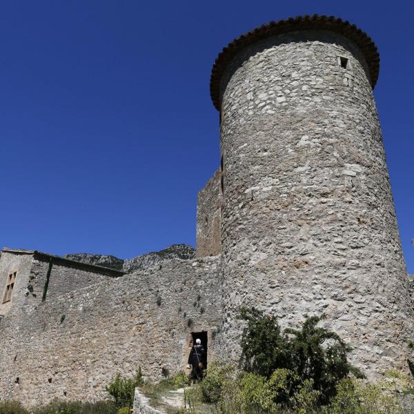 Dal 19 aprile a Gubbio, presso le Logge dei Tiratoi, la mostra dei castelli sulla via di Francesco