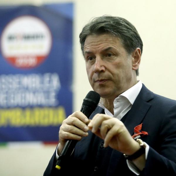 M5s, De Luca: “In Umbria il centrodestra esulta per le nuove opere, ma il merito è del PNRR di Conte”