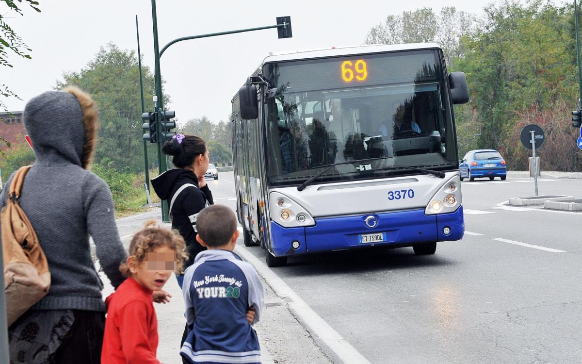 Autista di bus rifiuta di eseguire manovra violando codice della strada. Il giudice gli dà ragione