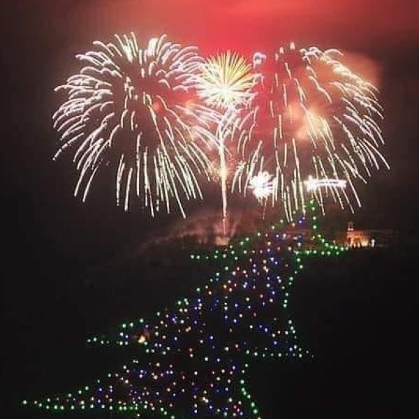 Accensione dell’Albero di Natale di Gubbio: il Corpo Nazionale dei Vigili del Fuoco testimonial d’eccezione