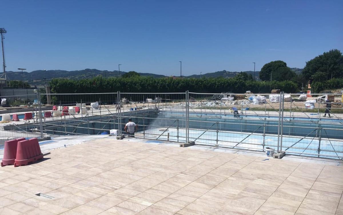 A tappe serrate i lavori di riqualificazione della Piscina Comunale di Gubbio