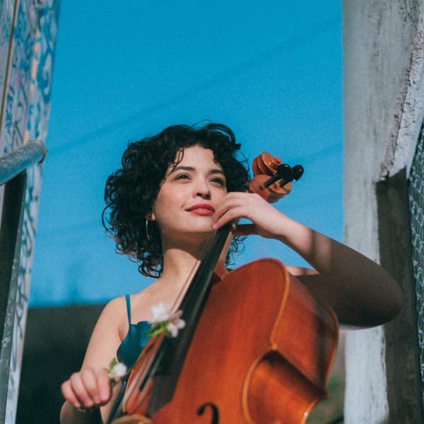 Visioninmusica: sul palco la violoncellista cubana Ana Carla Maza