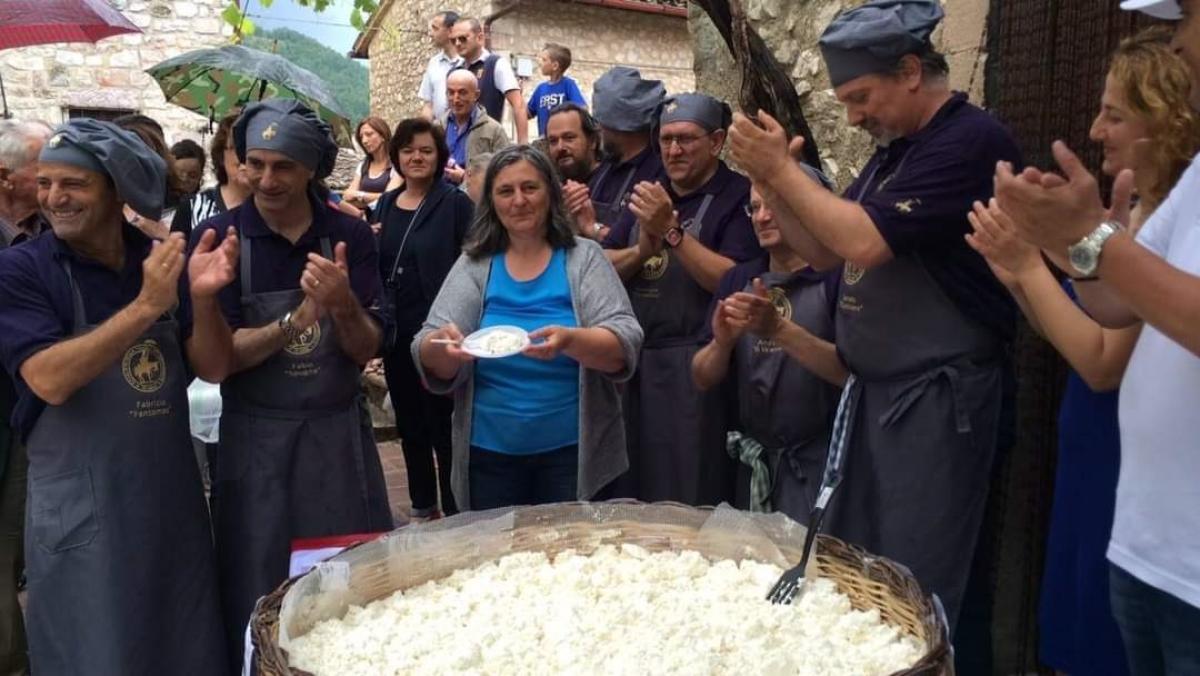 A Vallo di Nera sboccia ‘Fior di cacio’, un weekend dedicato al formaggio: ecco il programma