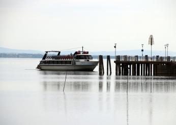 Motobarca Airone semiaffondata sul Trasimeno: fuoriuscita di gasolio