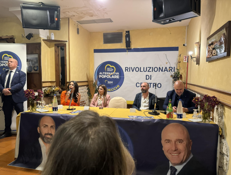 Bandecchi in tour scalda la Campania: "Dare insieme un futuro all'Italia"