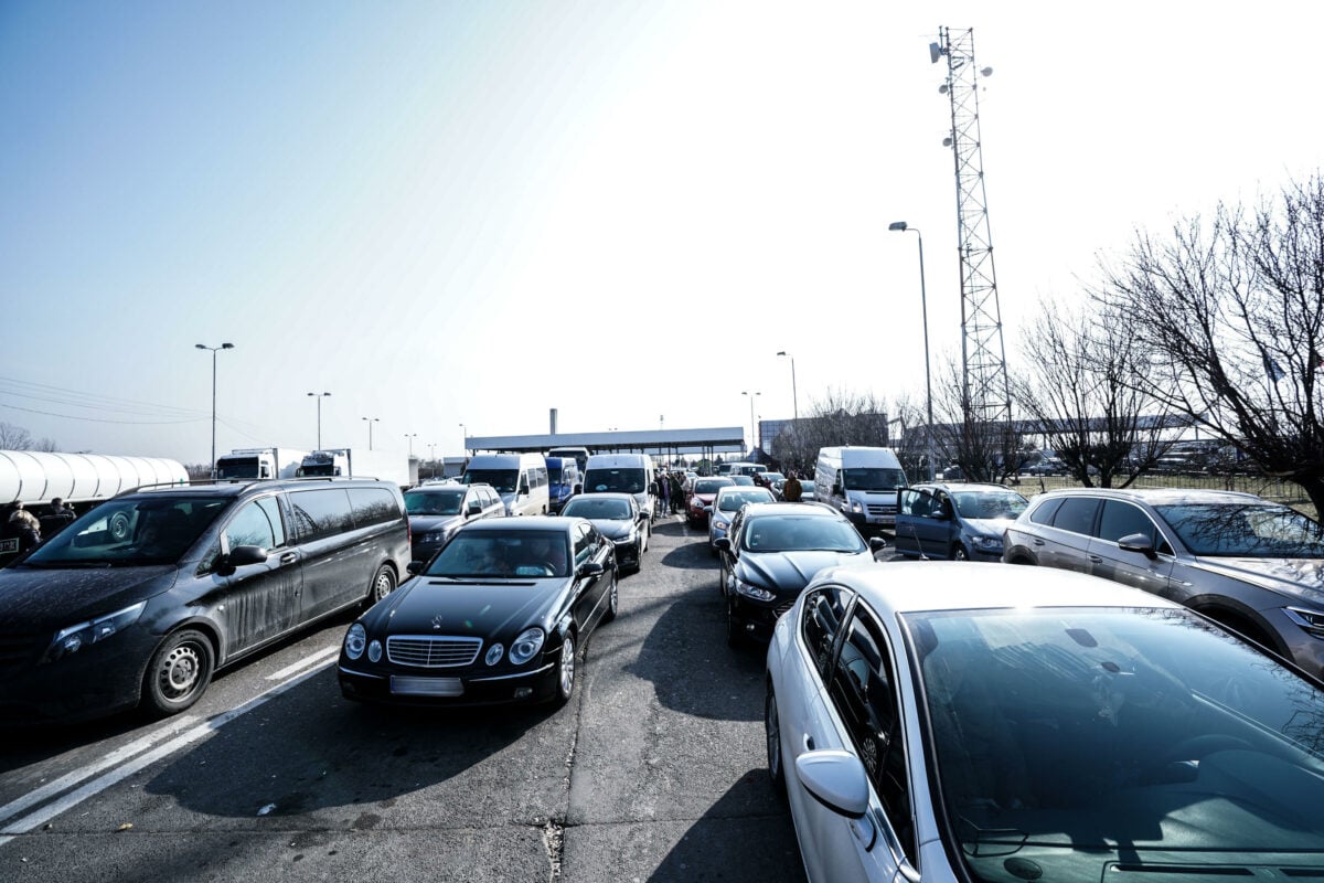 Due bus turistici si scontrano sulla SS 452 Contessa. Nessun ferito ma lunghe code di auto