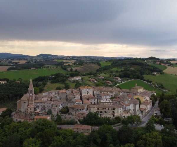 Le big bench approdano in Umbria: a Montecastrilli 85 km di 'panchine giganti' per rilanciare il turismo