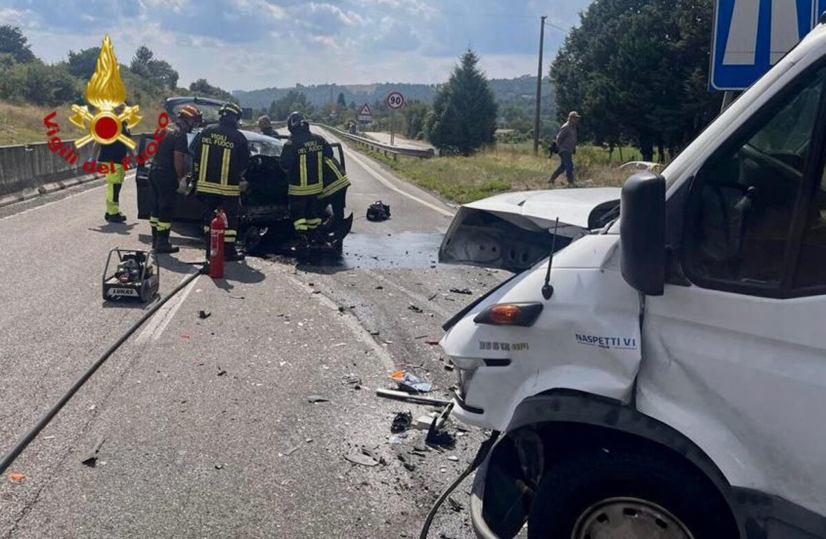 Gubbio, grave incidente sulla Pian d'Assino: donna trasportata in elisoccorso