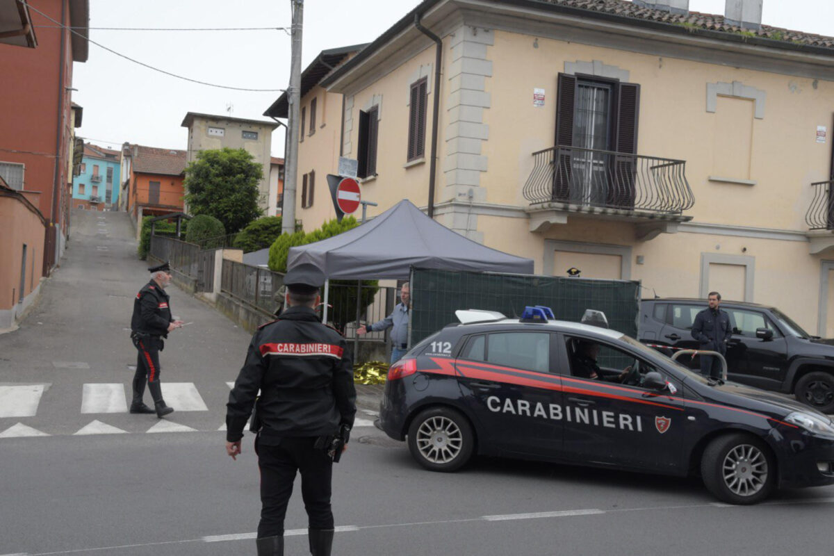 Todi, le punta il coltello alla gola e la massacra di botte: arrestato