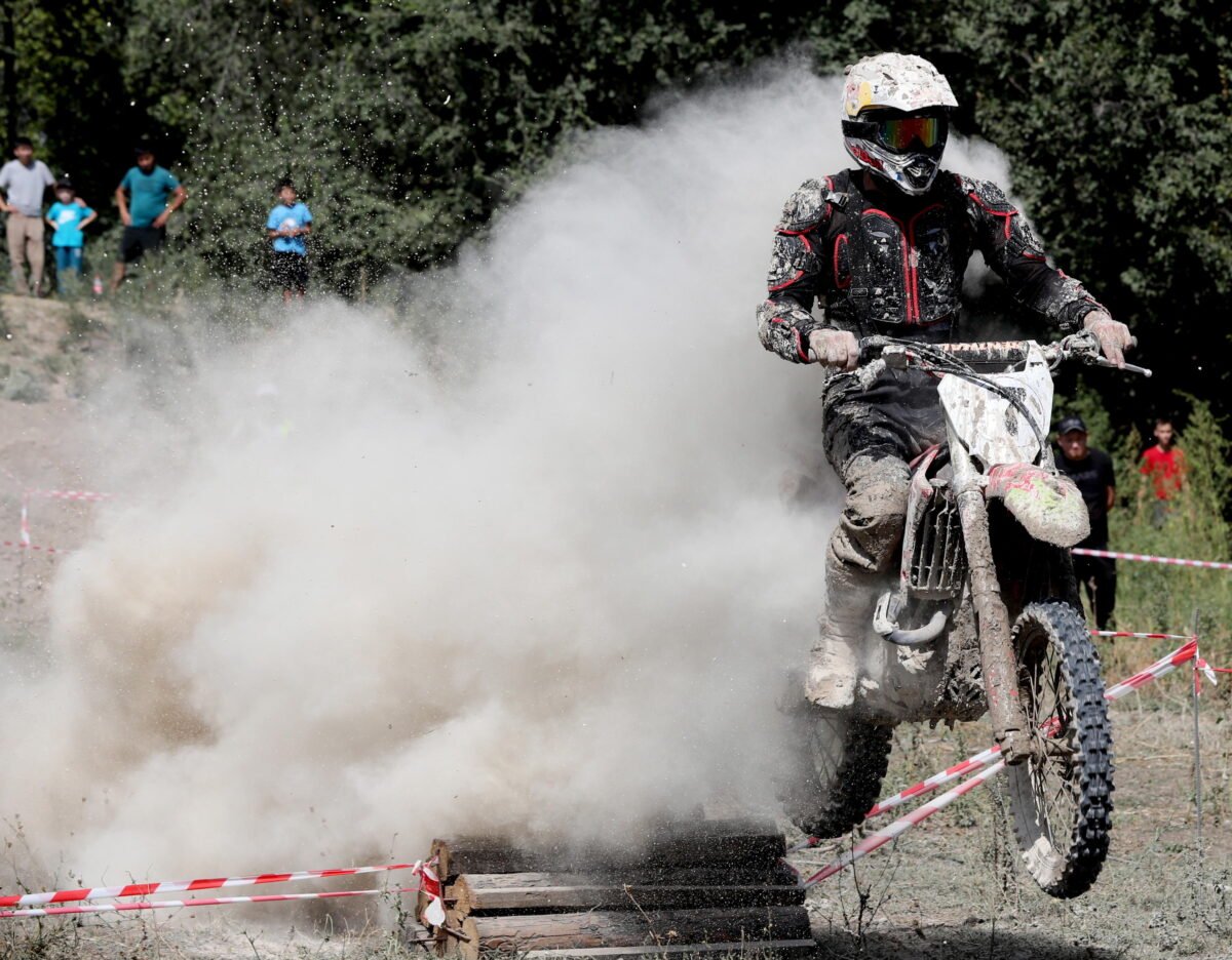 "Ghost rider" misterioso imperversa indisturbato nel Parco Ranghiasci. Le incursioni della moto da enduro senza targa