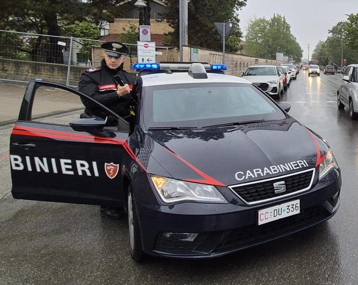 Terni, commessa minacciata con una pistola durante una rapina