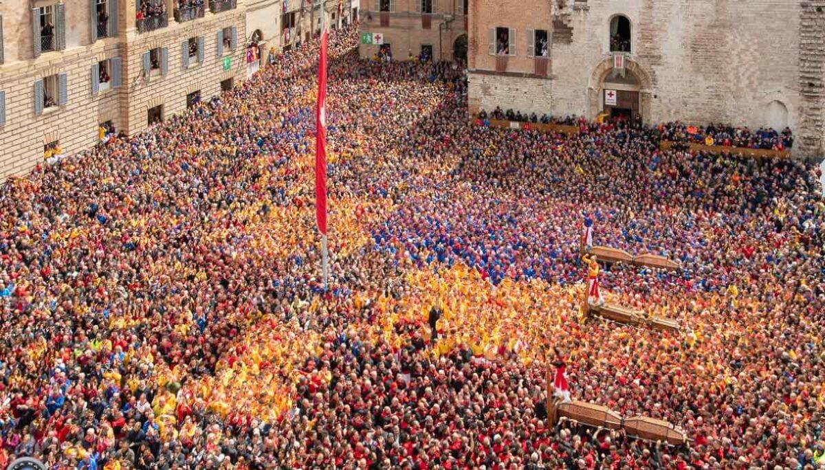 Gubbio, spunta un cartello omofobo e razzista. Realtà o provocazione?