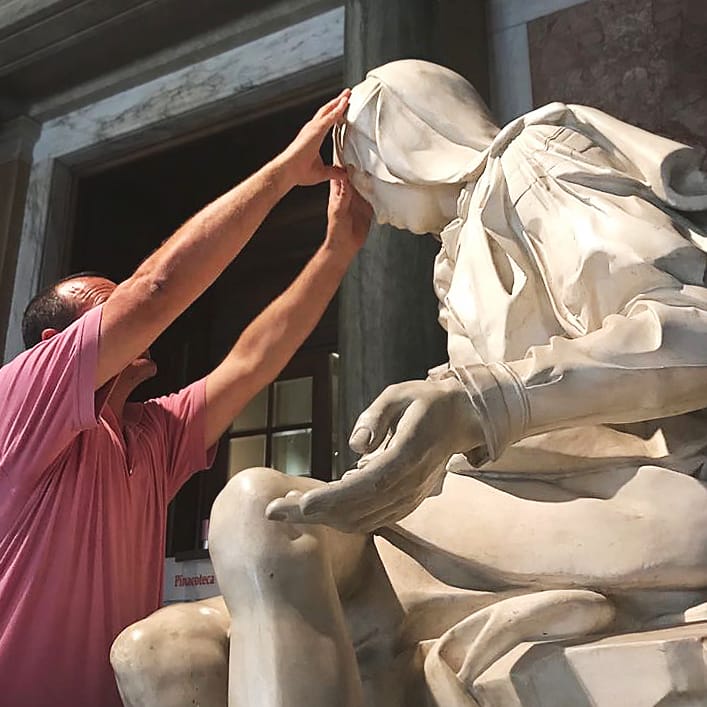 Quando l'arte diventa inclusione: il progetto "Scultura di comunità" a Monte Santa Maria Tiberina con il Maestro non vedente Felice Tagliaferri