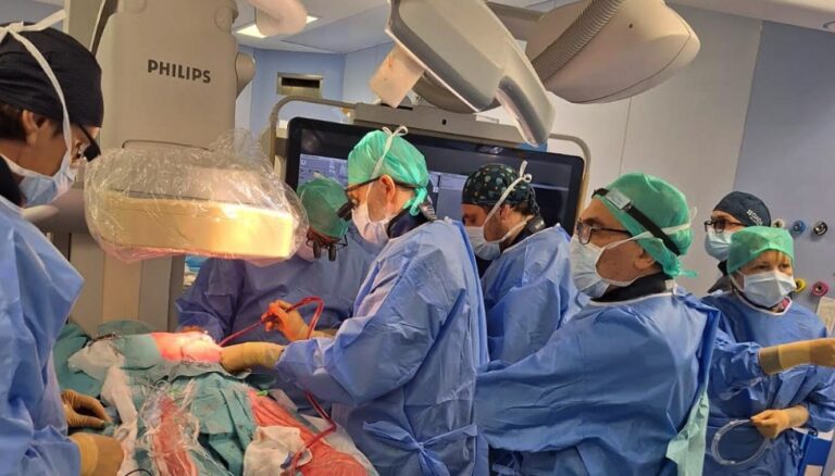 La "squadra del cuore" dell'ospedale di Terni salva paziente con tre bypass e una valvola trapiantata