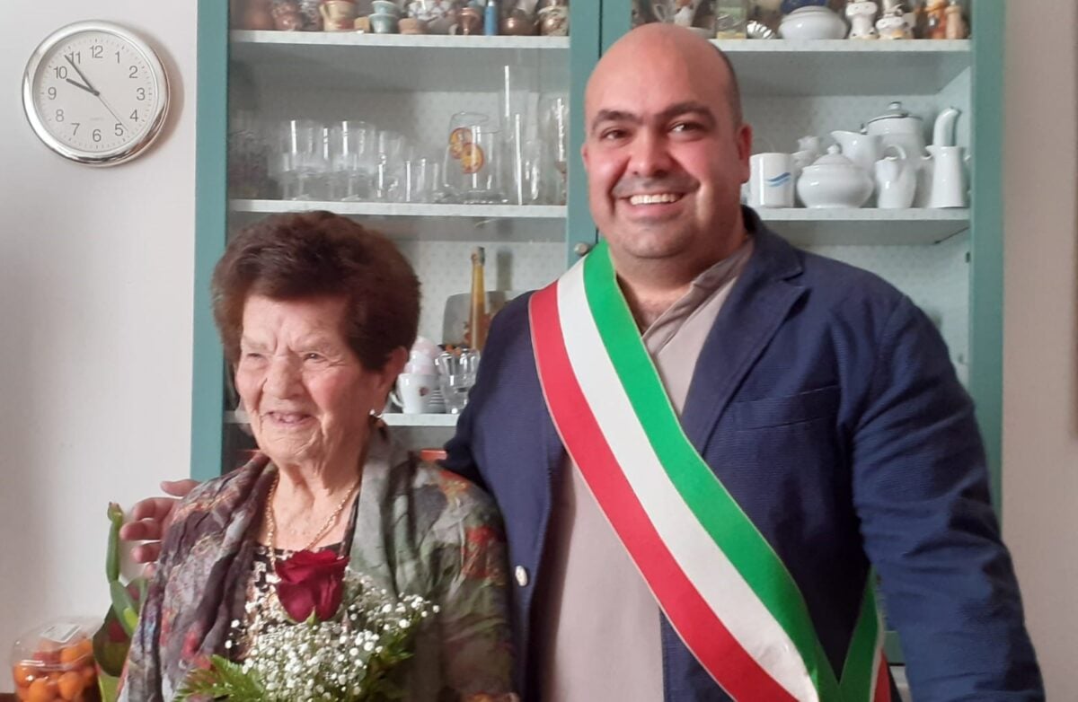 Terni, la signora Maria Maestri spegne cento candeline. Gli auguri dell'amministrazione comunale