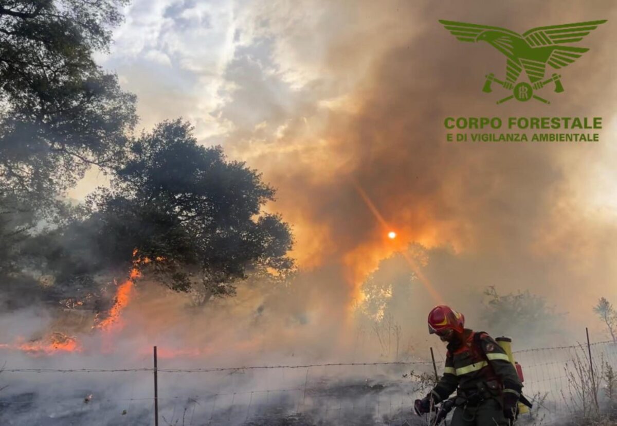 Gubbio, Canadair spegne grosso incendio a Burano: tragedia sfiorata