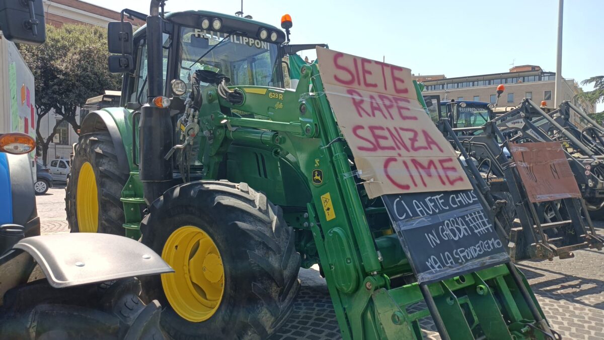 La Valnerina si ribella al tutor, manifestazione in Prefettura a Terni