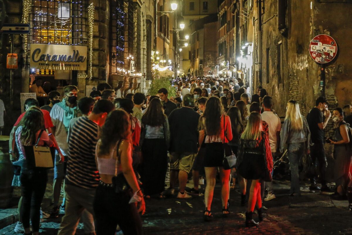 Rumori notturni a Perugia in Via Diaz: interviene la polizia locale