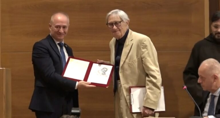 Francobaldo Chiocci premiato a San Giovanni Rotondo per la biografia su Padre Pio