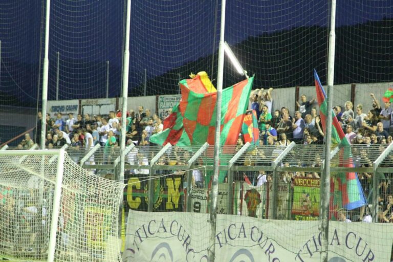 Ternana, dura contestazione dei tifosi nei confronti di Guida