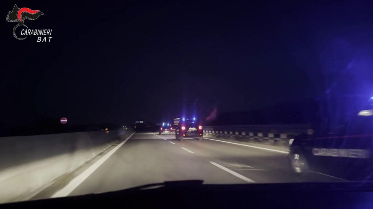 Scene da Fast and Furious tra Umbria e Marche: Carabinieri inseguono Audi A3 "RS" con targa clonata