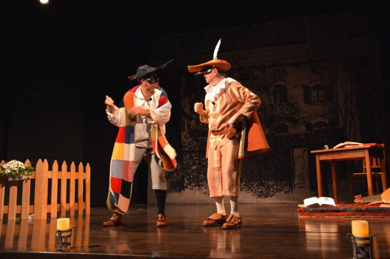 Le maschere umbre della Commedia dell'arte volano a New York per l'80esimo Columbus Day