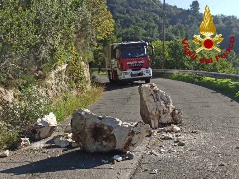 Masso caduto a Cesi, dal Comune rassicurano: "Riapertura della strada entro quattro mesi"