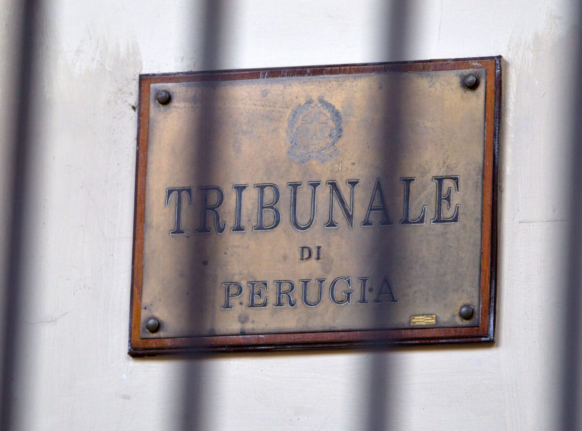 Perugia, 64enne in tribunale con coltello a serramanico: denunciato