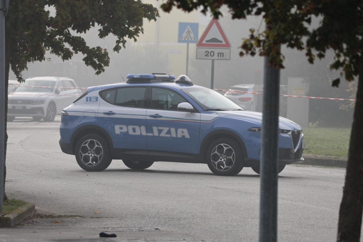 Perugia, accoltellato davanti al fast food: voleva difendere l'amico